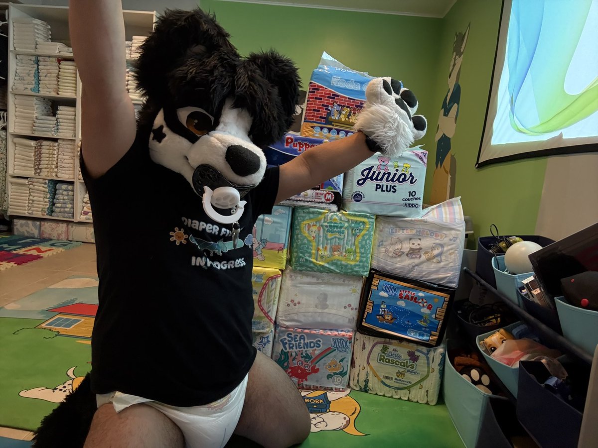 Daddy hasnt gotten me block yet but we can play wif these !!🐼🍼