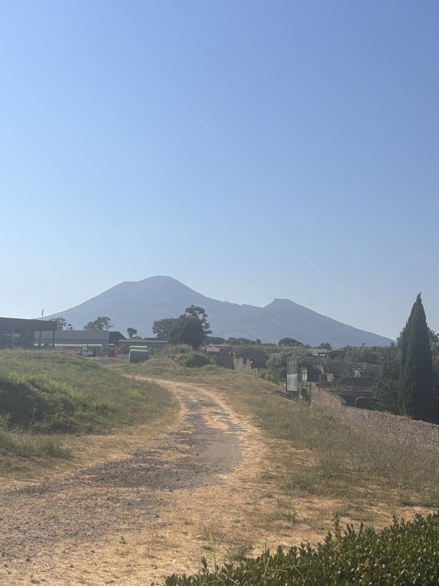 apoorvasriniva's tweet image. in pompei looking at mount vesuvius, named after the famous scrolls