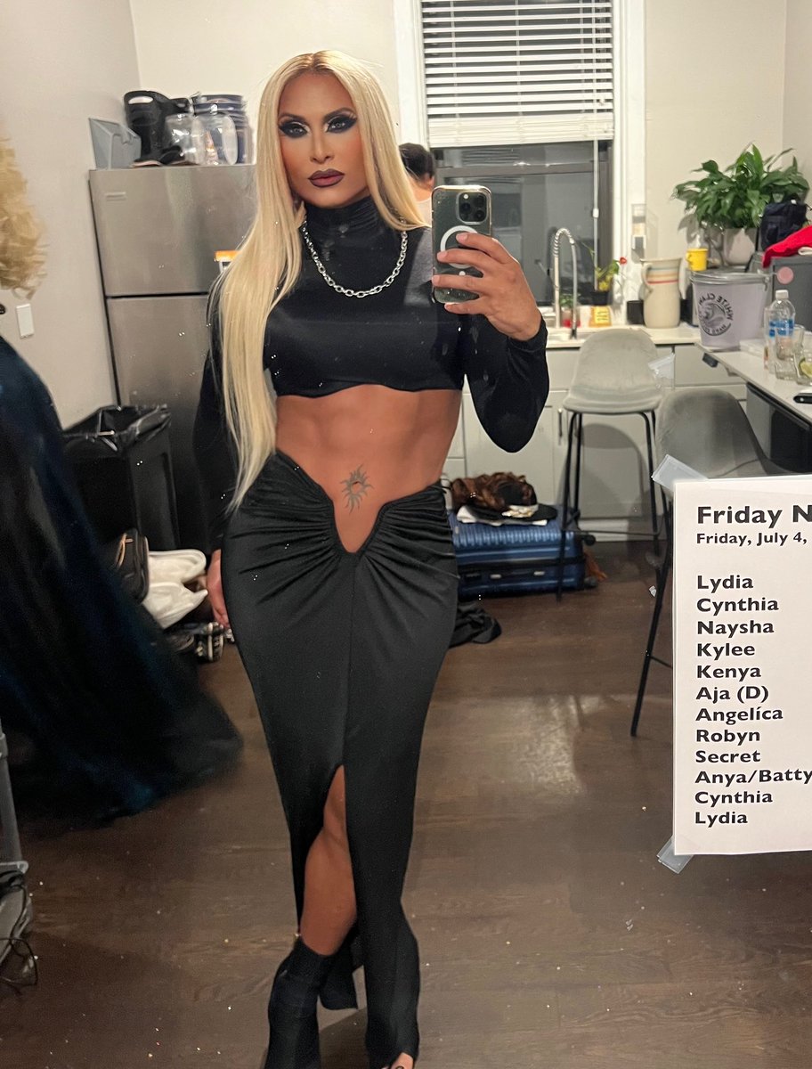 About last night <a href="/Roscoestavern/">Roscoes Tavern</a> #noredwhiteandblue #blackfeltmorefitting IYKYK