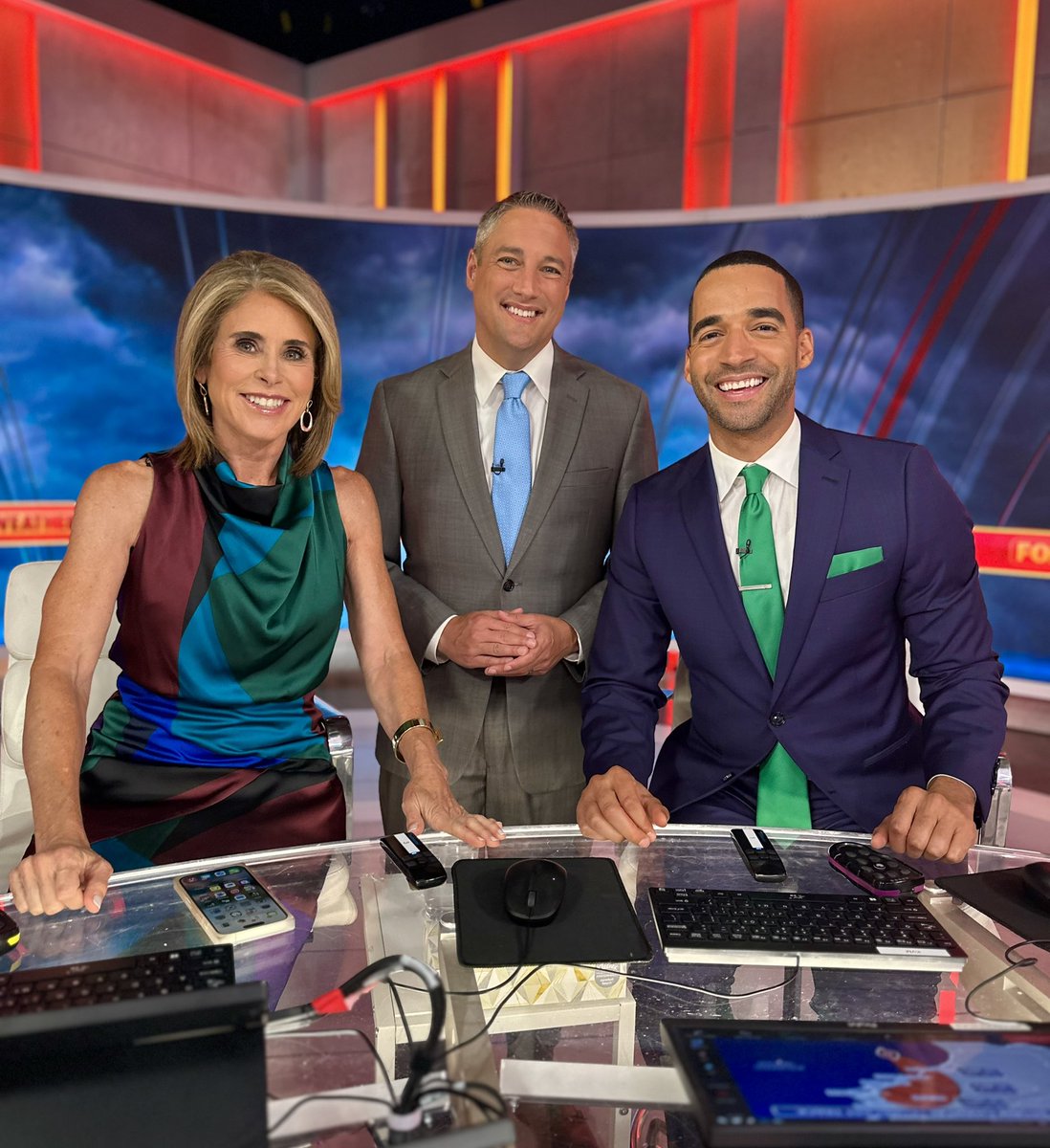 MichaelEstimeWX's tweet image. Happy 4th of July Weekend!
Incredibly honored to work alongside  legendary @FOX29philly @KathyOrrFOX29 & Fox6’s @tomwachs1!
We’re tracking major flooding in TX & tropical trouble off the SE coast of the Carolinas🌀
See you on @foxweather & @FoxBusiness from 6am-Noon!