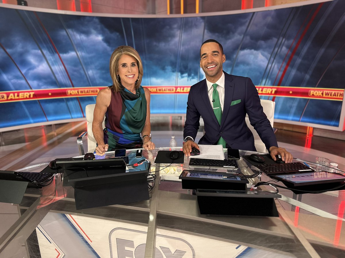 MichaelEstimeWX's tweet image. Happy 4th of July Weekend!
Incredibly honored to work alongside  legendary @FOX29philly @KathyOrrFOX29 & Fox6’s @tomwachs1!
We’re tracking major flooding in TX & tropical trouble off the SE coast of the Carolinas🌀
See you on @foxweather & @FoxBusiness from 6am-Noon!