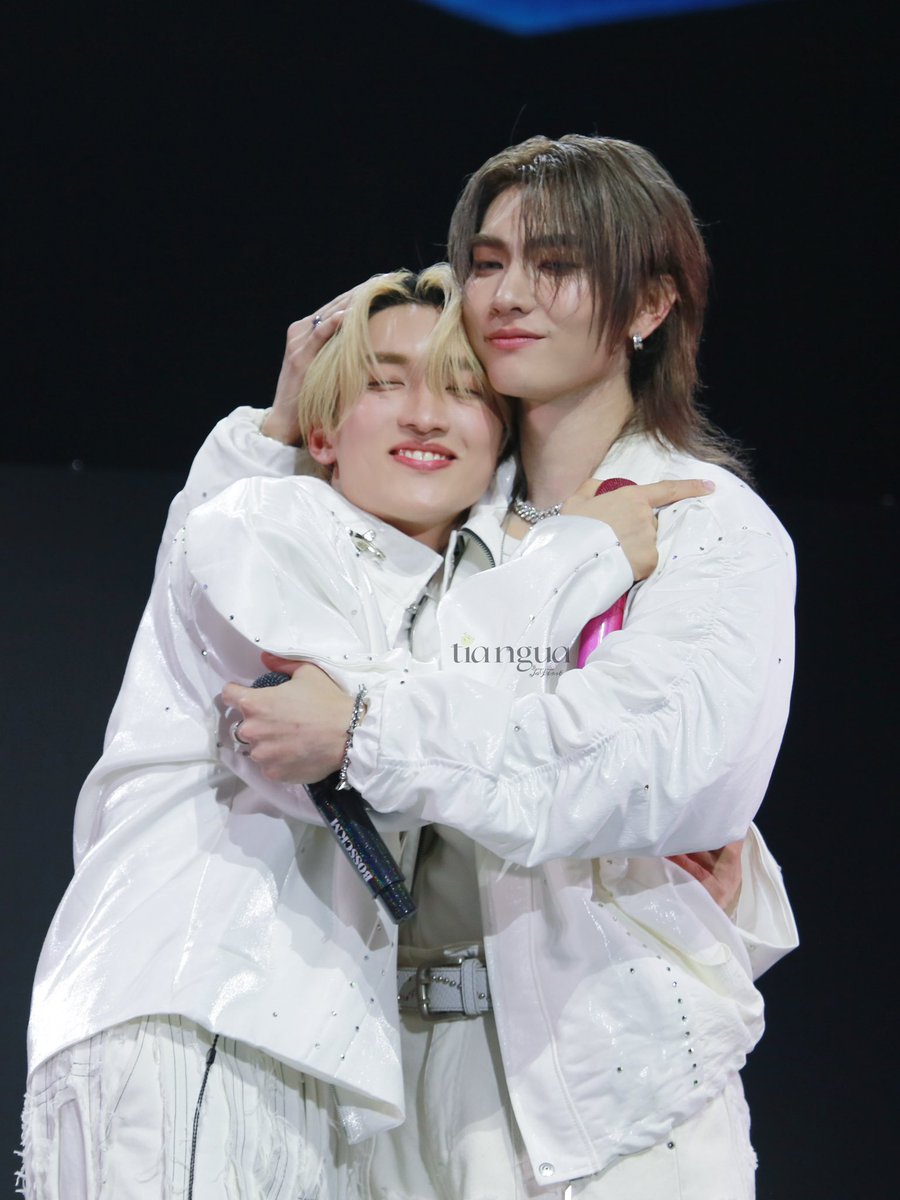 tiangua3469's tweet photo. 250705📷
HBD🎂ที่รัก
@Bossckm_ @Noeul_lee6 

DREAM WARRIOR CONCERT
#BOSSCKMDreamWarriorDay
#BossNoeul https://t.co/avq1Sop3Ih