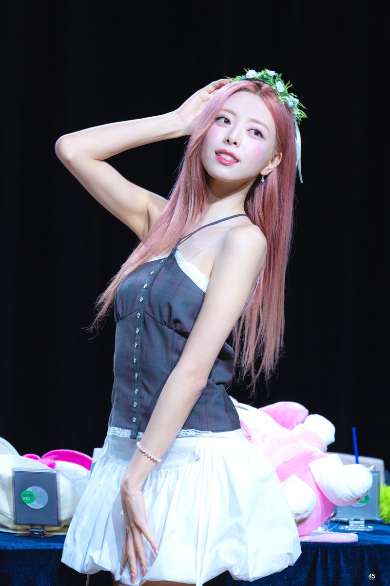 midzyforfive's tweet image. 250617 🐰

#ITZY #있지 #YUNA #유나