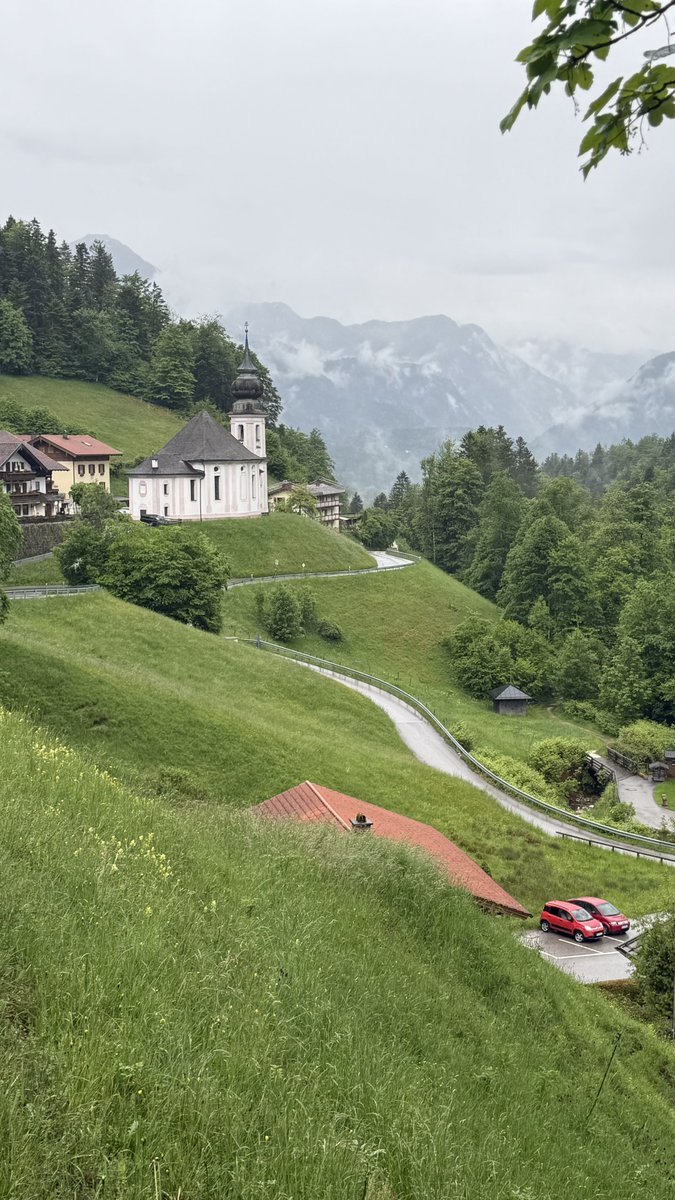 ماريا جيرن التي تقع شمال بيرشتسجادن في الوادي وعلى سفوح جيرنر باخ في بافاريا الألمانية على ارتفاع 700 متر  قرية جميلة مع جاذبية سحرية وتستاهل الزيارة لمحبي الأرياف والطبيعة .

احداثية
maps.app.goo.gl/UTRaDHLrtRfPju…