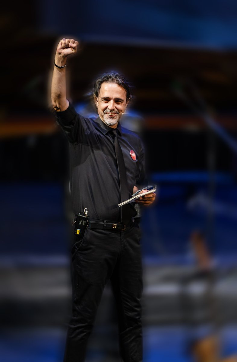 Timur Soykan yalnızca bir gazeteci değil, bu karanlık çağda gerçeğin izini süren cesur bir savaşçıdır! 
Onu ve onurlu tüm gazetecileri susturmaya çalışmak, halkın haber alma hakkını gasp etmektir.

Adaletsizlikleri yazan, karanlığı ifşa edenlerin değil; bu suçları işleyenlerin