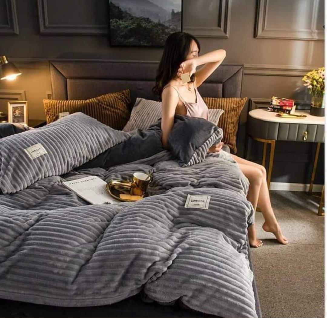 ClassicShoes3's tweet photo. 🔅🔅🔅 Single velvet woolen duvet 
✨1 pc duvet
 *N/B*No bedsheet ,no pillow cases,no bag
🎙️6x6
@2700
Call or Whatsapp 0701460601

#ByeByePassaris Gyokeres Ole Sapit Meru Mawego The President The Coalition State House #KaziMtandaoni Ferrari #RutosEducationReforms Jobs You Can Get https://t.co/09yE2KAOOt