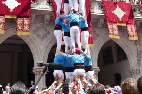 revistacastells's tweet photo. Els @minyons, de gamma extra, la @collavella, de 9, i els @cdterrassa, de 8.
▶️ Les previsions de la Festa Major de Terrassa.. 
✍️ David Prats 
👉 https://t.co/PDnczVUs8j
 #castells #casteller https://t.co/iHkGCPTDq5