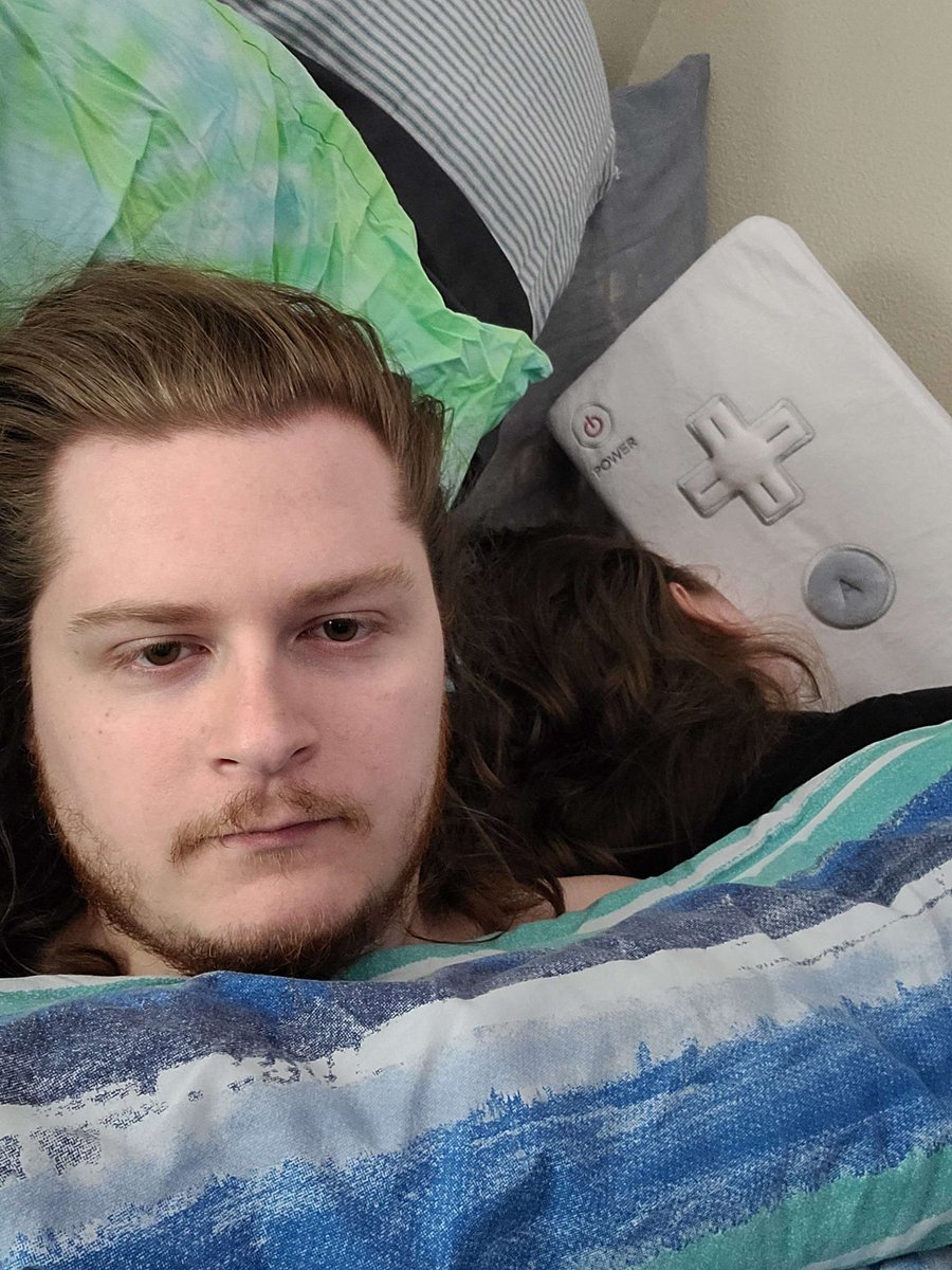 wherearesox's tweet image. Me, my girlfriend, and her big wiimote.