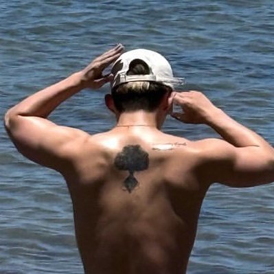 hoshiinator's tweet image. this literally being the only pic we have of coups shirtless