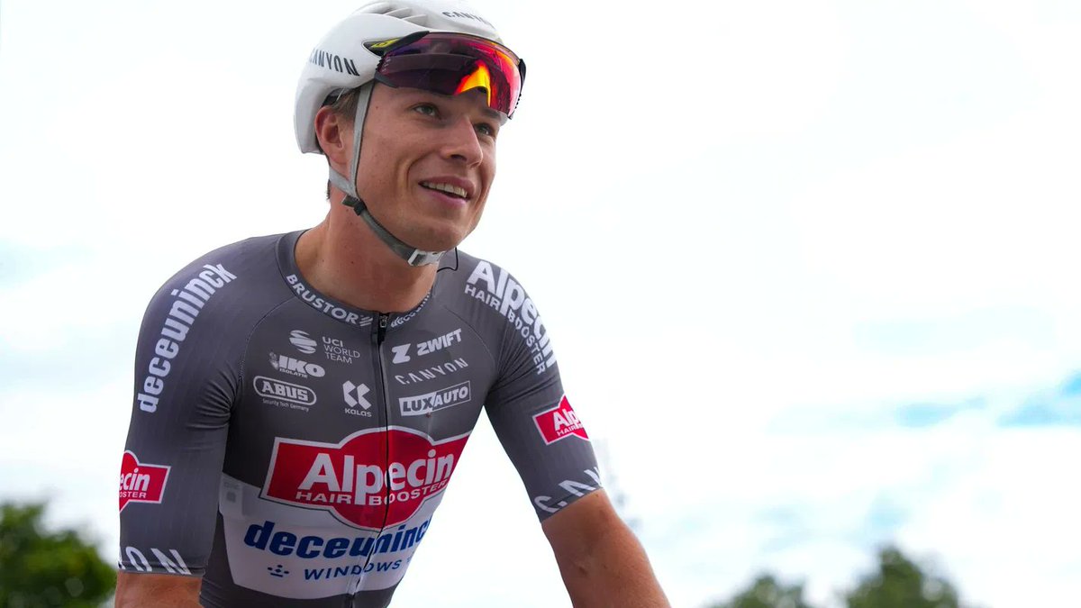 🇧🇪 Jasper Philipsen sprints to #TDF2025 stage 1 win and first yellow jersey after peloton splits in the final

Stage report: domestiquecycling.com/en/news/jasper…

📷 Cor Vos