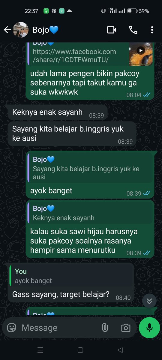 dari request masakin pakcoy terus lanjut tb tb ngajakin belajar bahasa inggris 🤤 dia keliatan selalu tenang tapi aku yakin isi kepalanya sebenarnya berisik 💖