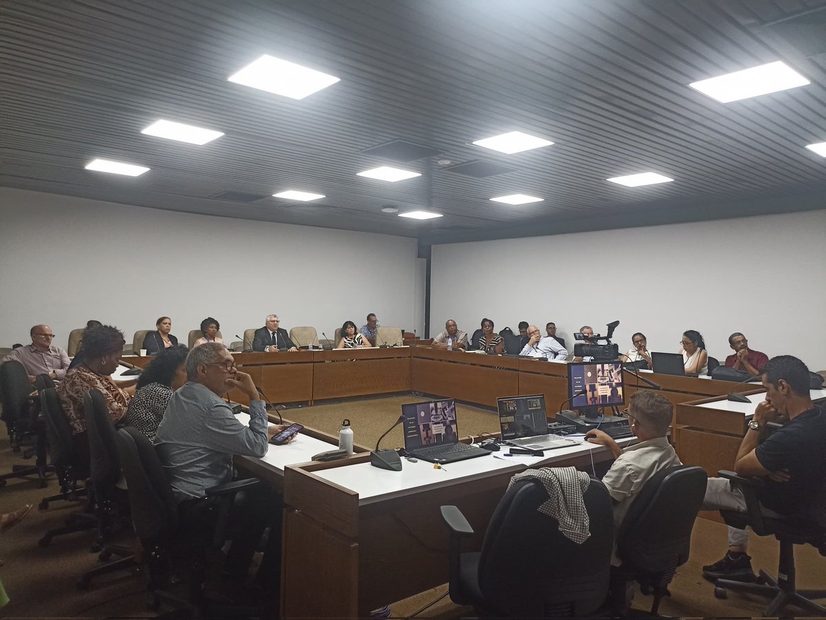 En VII Congreso de Política, Justicia y Derecho Ambiental de #XVConvención sobre Medio Ambiente y Desarrollo, Dr.C. Colón G Martínez Rehpani expone sobre innovaciones académicas en construcción sostenible para mitigar conflictos socioambientales en Guayaquil, Ecuador. 
👇