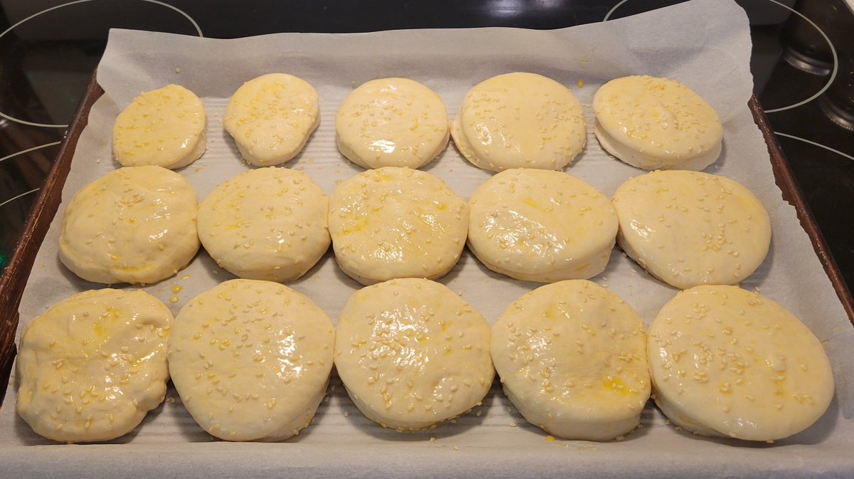 DavidB90524's tweet image. Hamburger buns made using the hearth bread recipe from King Arthur Flour.