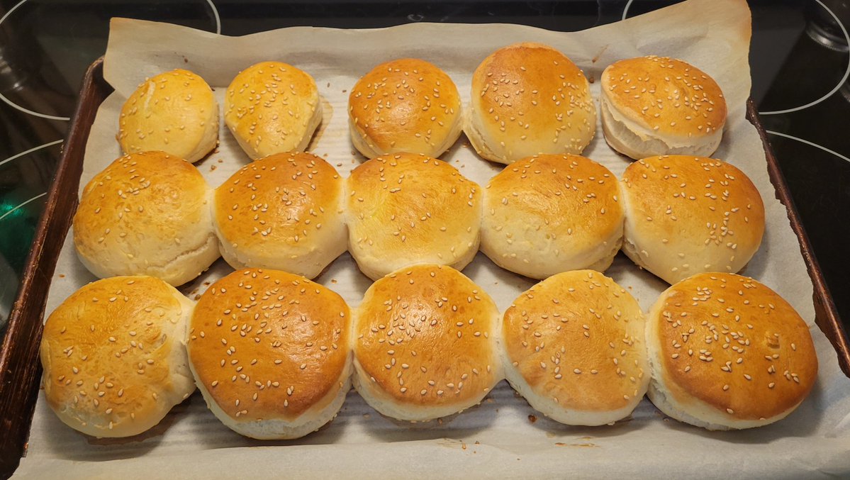 DavidB90524's tweet image. Hamburger buns made using the hearth bread recipe from King Arthur Flour.