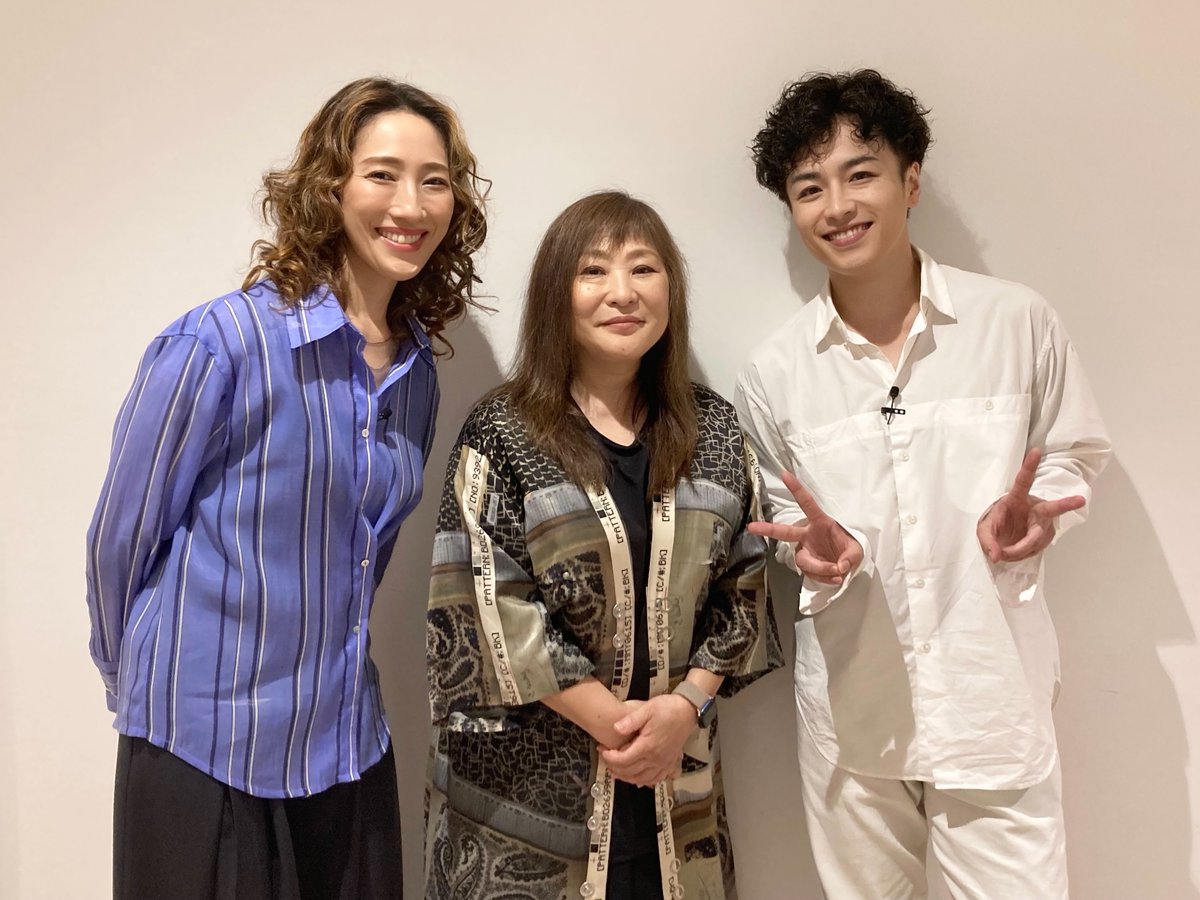 s_chiko_i's tweet photo. シーラッハ・ソロリーディング、終演。
演出することで、そして水夏希さんと鈴木勝吾さんが作品世界を生きてくれたことで、よりシーラッハの魅力に気づく得がたい時間だった。
水さんの四篇も勝吾の「棘」も、極上。
幸せでした。またここでやりたい。
#パルテノン多摩 https://t.co/BHT36cK8It