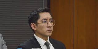 Otro juez corrupto delatado por un “colaborador de la justicia” 🙄 . Y  no es cualquier juez. 

Michael Hernández, ex funcionario del Consejo de la Judicatura, involucrado en #CasoPlaga, confesó que Felipe Córdova, Juez de la Corte Nacional de Justicia, habría recibido dinero a