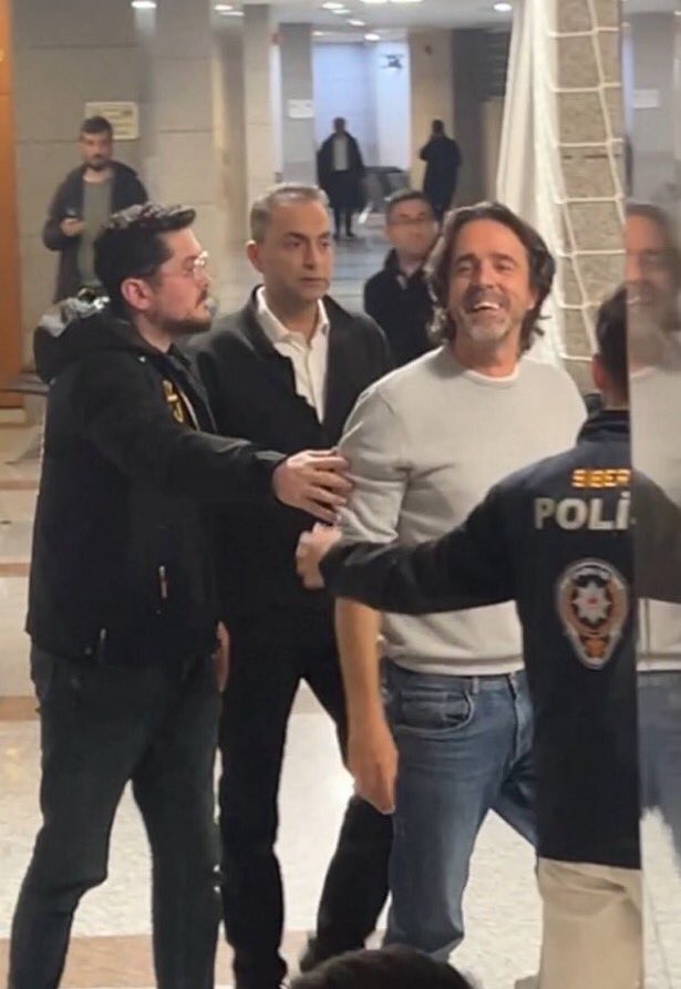 Timur Soykan yine gözaltına alındı.