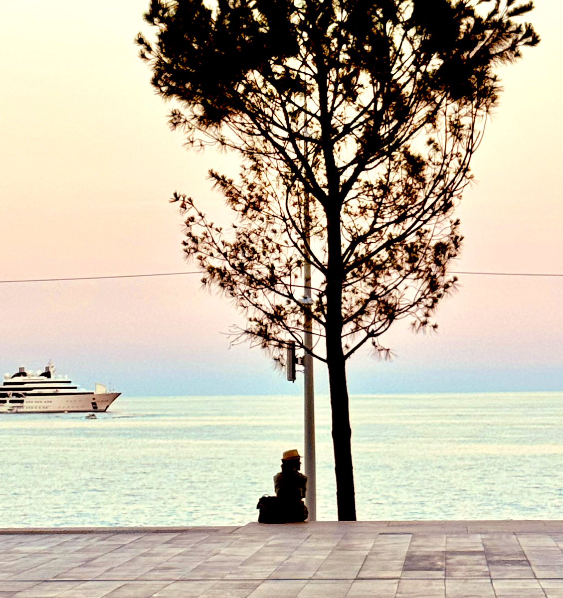 efenigson's tweet image. I was traveling today by train without phone &amp;amp; Internet reception for 8 hours. 

I set up a time and place to meet the person picking me up, and we simply met.

Reminded me of the good old days in the 80’s &amp;amp; 90’s. Things just worked. 

📸: me.