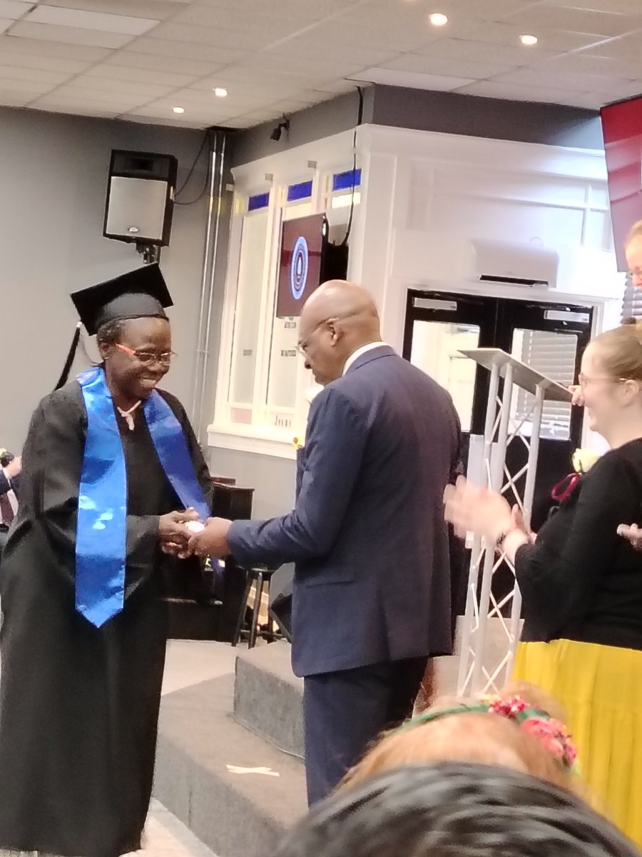 aniyimcy5's tweet photo. Today, our dear sister alongside others at Harvest Bible College Glasgow stepped across the stage, 🎉 🥳 the culmination of years of study, sacrifice, and spiritual growth. We’re cheering 🍾 📣 you on every step of the way as you shine the light in your community. https://t.co/gRsqGDe7dM