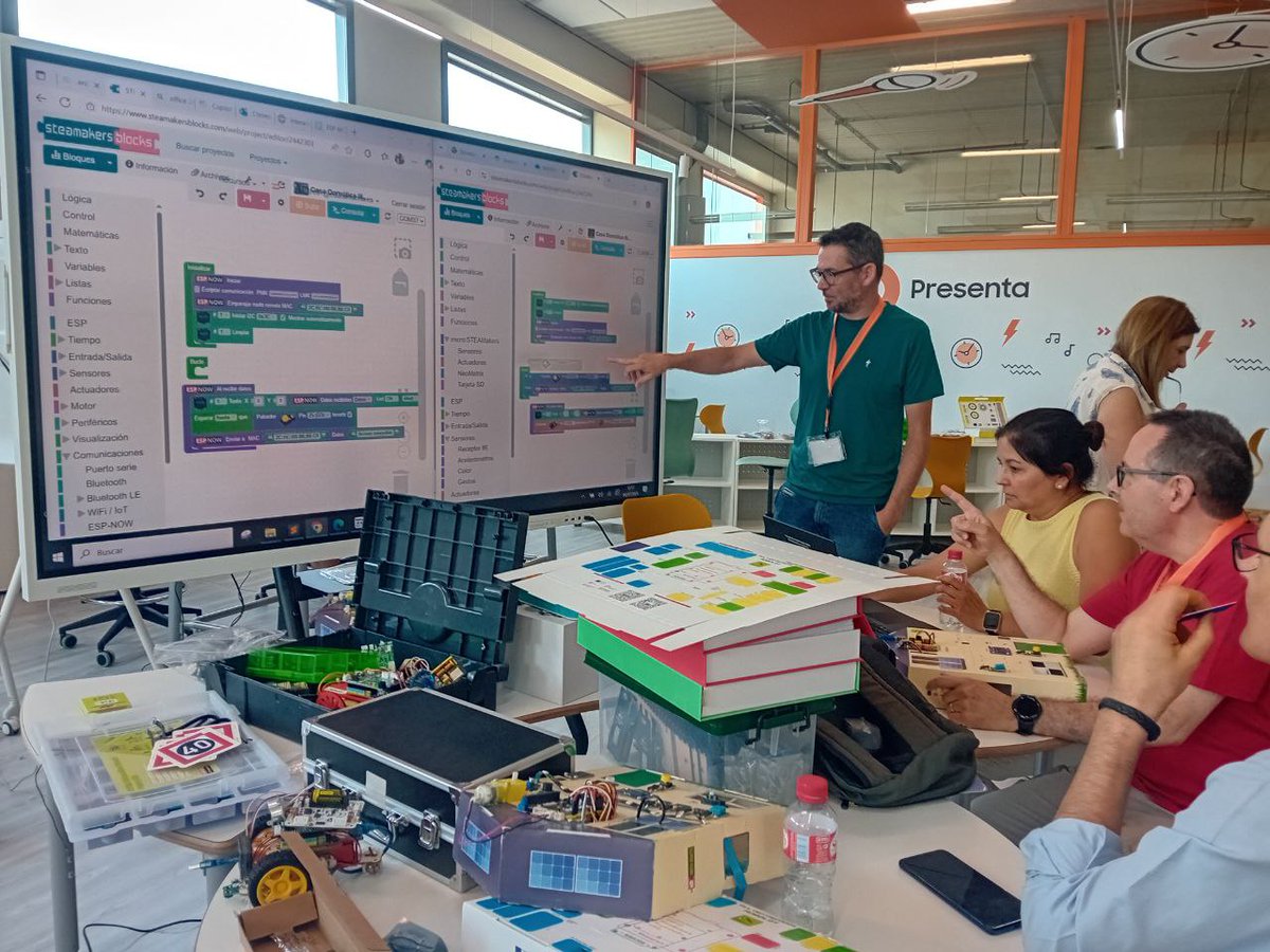STEAMakersBlocks ^ 2
Disfrutando de la "liada" en el coworking en CITED Cantabria 
🤖📡🎓🚀🤩 🖥
#esp32 #steamakers #espnow
#coworking #escuela4punto0
