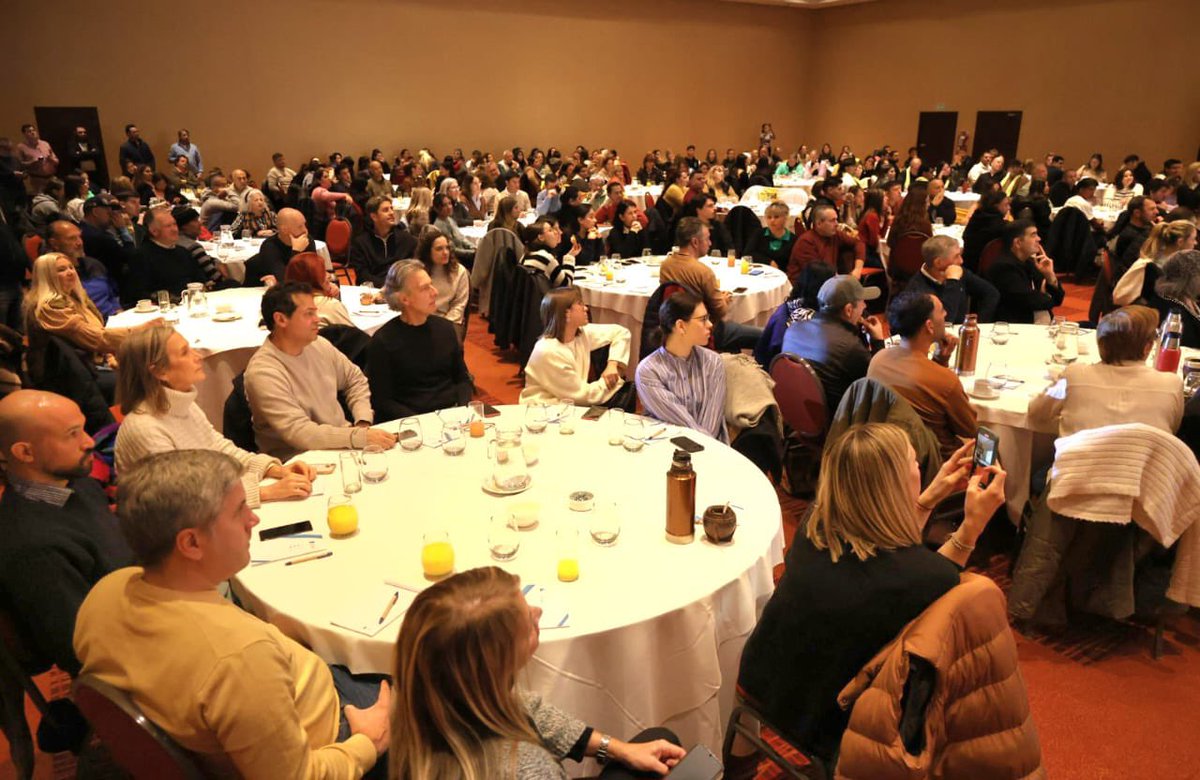 #ReconstruirMendozaConLaGente 

Gran encuentro y capacitación del <a href="/ProMzaOK/">Pro Mendoza</a>. Preparándonos para lo
que viene. ¡Vamos Mendoza! 🇦🇷