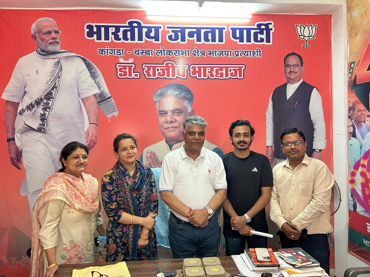 DrRajeevBJP's tweet image. आज जसूर कार्यालय में गैरी केयर्स फॉउंडेशन के साथियों ने आकर मुलाकात की।
इस मुलाकात में क्षेत्र के एक व्यक्ति जोकि ब्लड कैंसर से लड़ाई लड़ रहे हैं,उनके इलाज हेतु फॉउंडेशन ने मेरे माध्यम से पीएम केयर्स फंड से सहायता हेतु आवेदन किया था।
यह 03 लाख रूपए की सहायता राशि मरीज तक पहुंच…