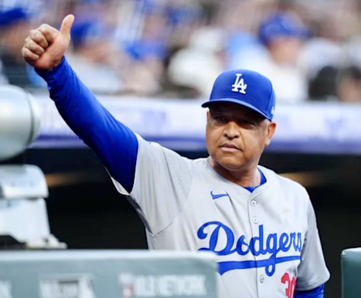 uniformcritic's tweet image. I like that Dave Roberts wears the Dodger uniform. Not a hoodie & not a long sleeve pullover that’s belongs on a discount rack. He wears the uniform of the team he manages. Wish more did.