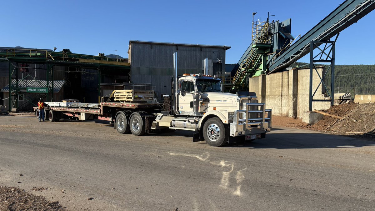 This old girl made a stop at the mill today. 95 with a E-model Cat