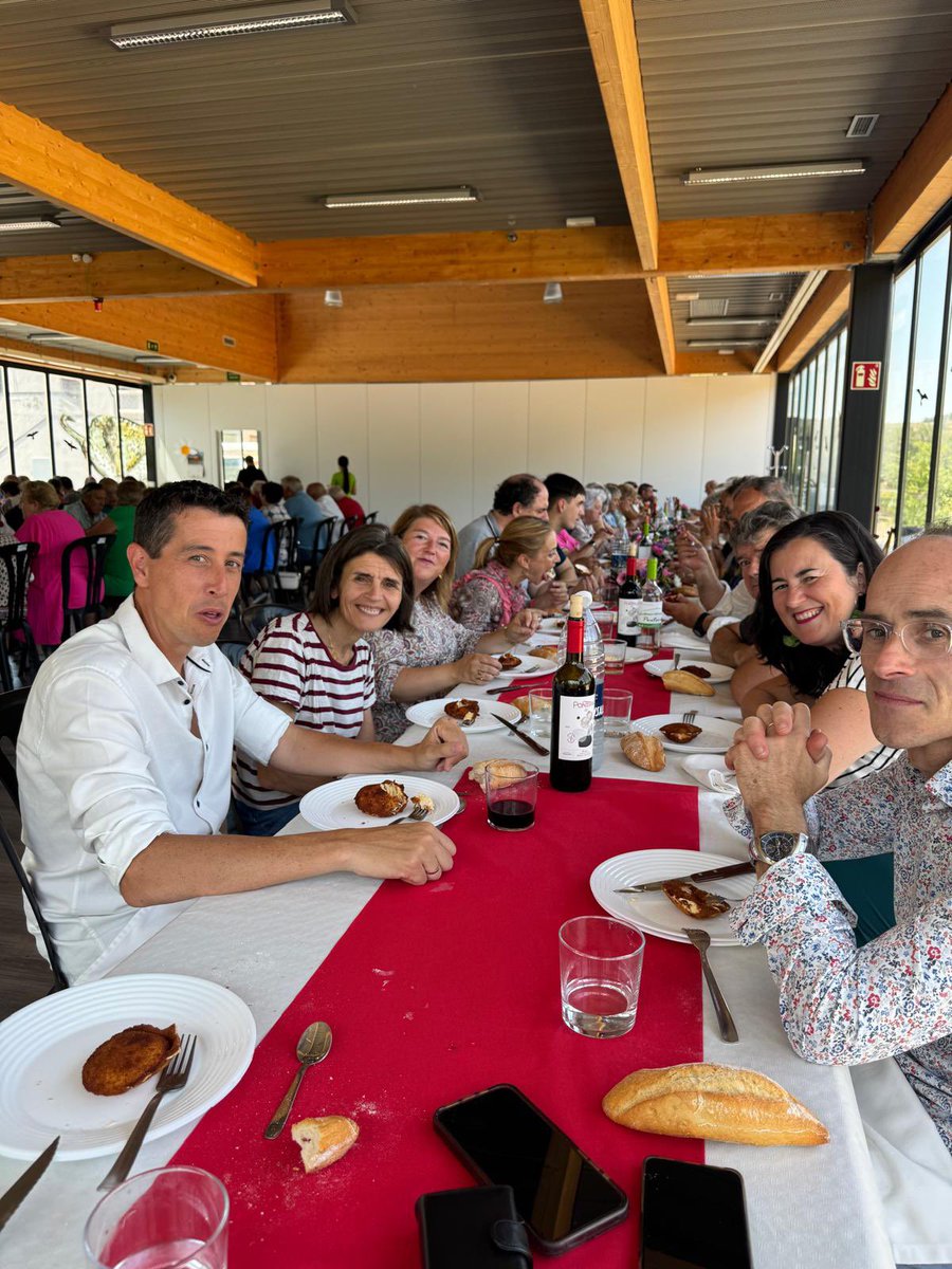 Arraia-Maeztuko pertsona nagusien egunera etorri gara. Korreseko elizan, mezan, egon ondoren Maeztun izandako herri bazkarian parte hartu dugu. 🙌🏼