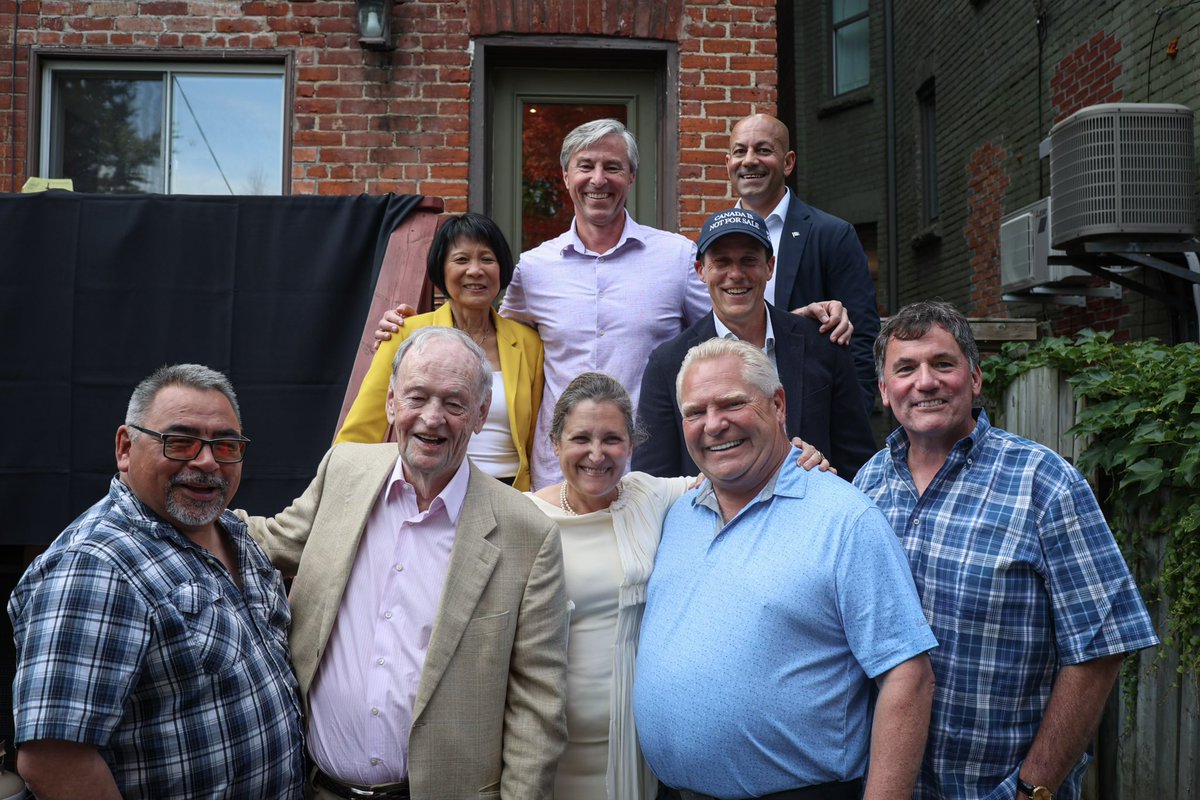 cafreeland's tweet image. Honoured to host Premiers, Ministers, Senators and MPs in my backyard for a BBQ last night to celebrate what we have accomplished on free trade in Canada and to build momentum to get the job done. It's wonderful to work together on free trade, labour mobility, and building major…