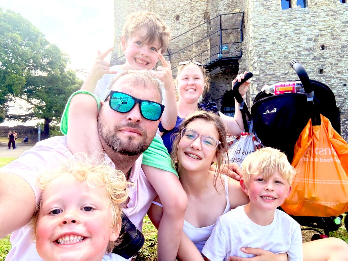 Last Sunday lovely walk to Rochester Castle and playing games of bowling and watching this kids play and having a lovely lunch #medway #rochestercastle #rochester #medwaychatham #familyfun #familydaysout #sunshine #football #bowling #children #onefamily #dreams #alltogether