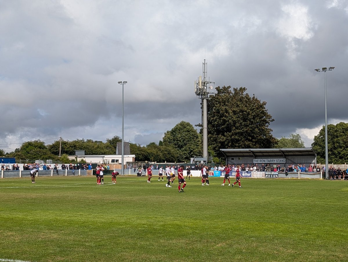 Full time, Hungerford 1-5 #ReadingFC

Osho X2, Tuma, Ahmed, Okine-Peters the goalscorers for the Royals 

Great start to preseason, even if it was a game we expected to win easily. Royals looked sharp, confident and played some good football

Nice day out at Hungerford too!