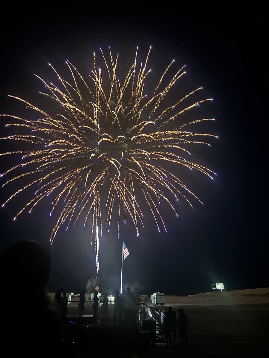 gtwhitesides's tweet image. Closed out the night yesterday with the fireworks show in Lancaster — had a great day celebrating the Fourth in CA-27! Thanks to everyone who stopped by to say hi!