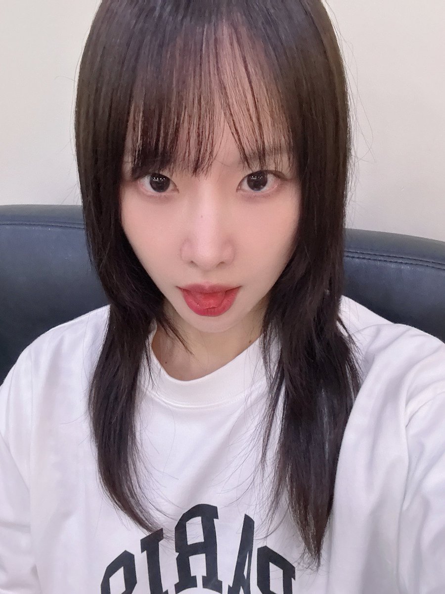 [📷]
250705 #키스더라디오

세계 3대 꼬리
1. 강아지 꼬리🐾
2. 고양이 꼬리🐱
3. 설아 보면서 올라가는 우정 입꼬리🥰

#설아 #SEOLA
#우주소녀 #WJSN