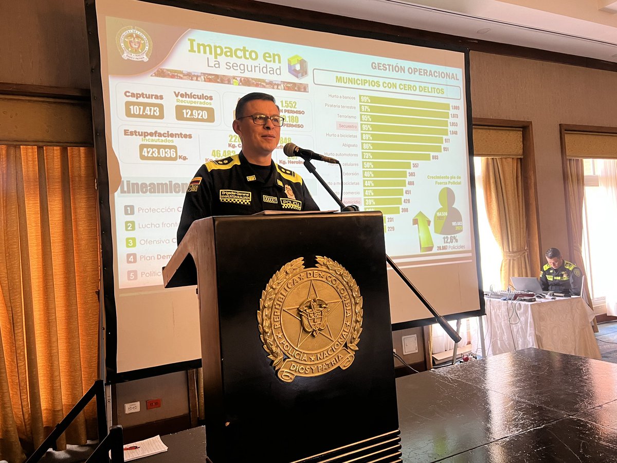 ProteccionPonal's tweet photo. Con la presencia del señor Brigadier General Wharlinton Gualdrón Jefe Nacional del Servicio de Policía y representantes de FONTUR, damos apertura al XV encuentro de Jefes de Secciónales, un espacio de articulación y fortalecimiento estratégico para la protegiendo nuestro país. 🚔 https://t.co/A7Npeq3S6U
