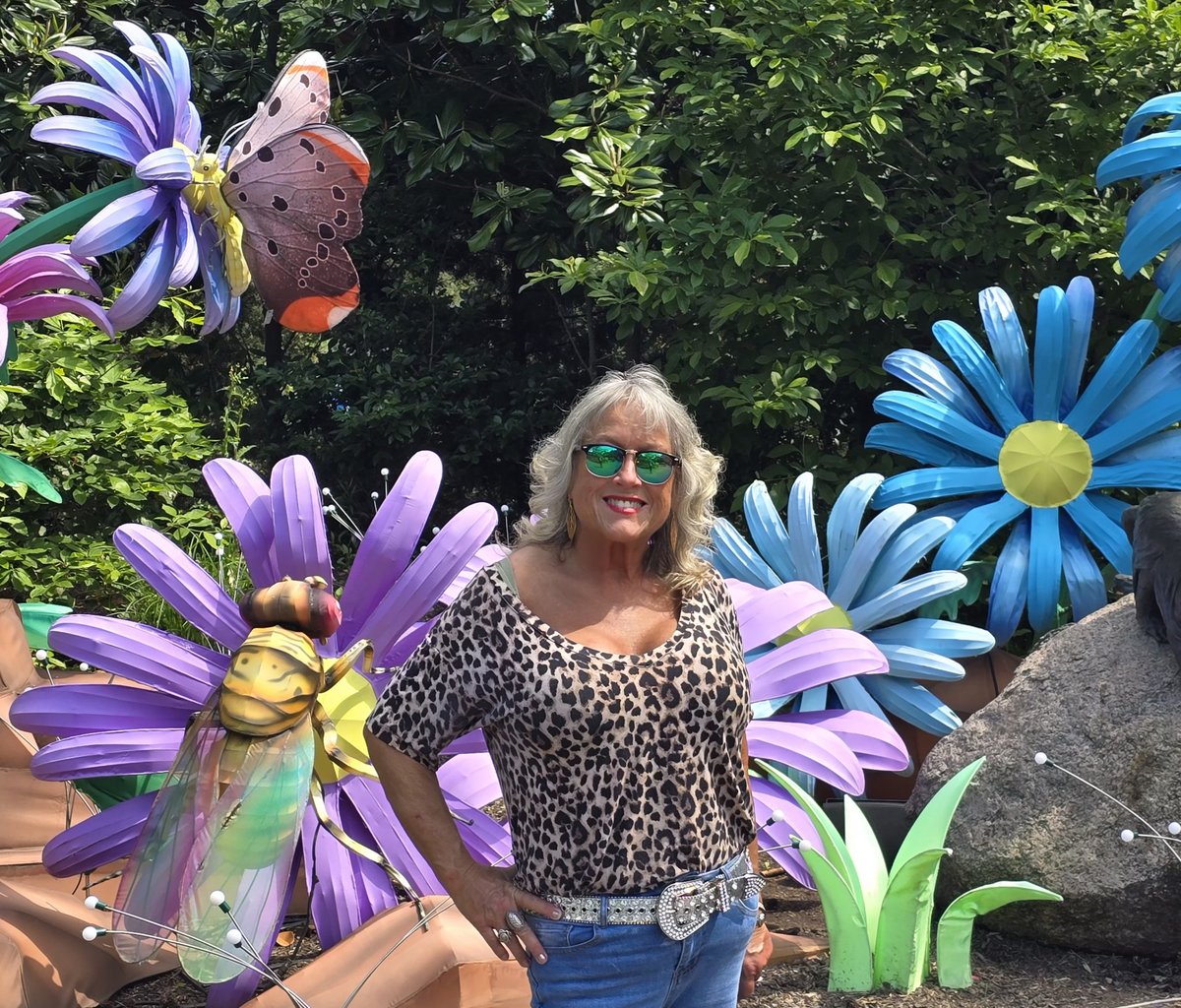 EricaHarper502's tweet image. Happy Heavenly 67th birthday to my momma; our first without her here. She loved having a combined 4th of July & birthday party. We'd end the day with a huge fireworks show, sing karaoke, play card games & have a ball. It's so different without her. We love & miss you, mom.❤️🇺🇸
