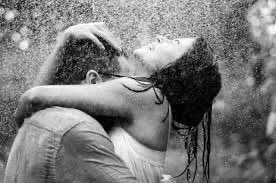 Es bonita…?
Ella es la única que sale a buscarme 
Cada vez que llueve.
🌧️🪟💔