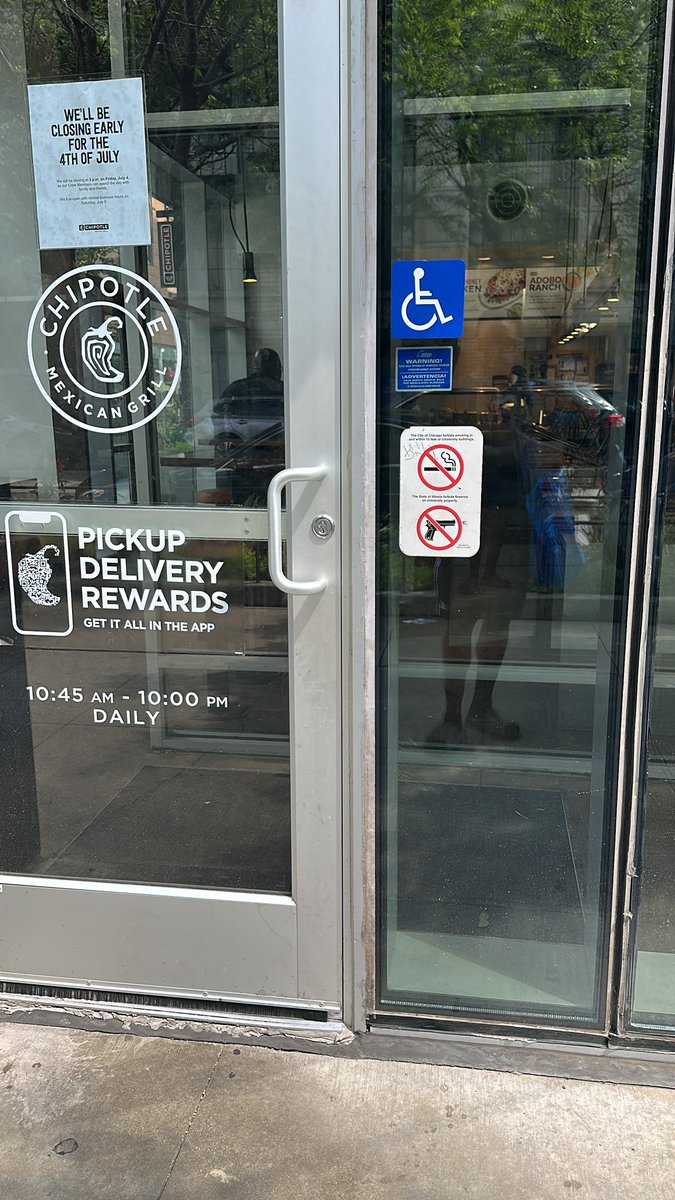 facetime773_'s tweet photo. @ChipotleTweets going on 2 mins from 11 am and Hyde Park location is still not open to public!! What’s going here? https://t.co/7fpyVW4tZY