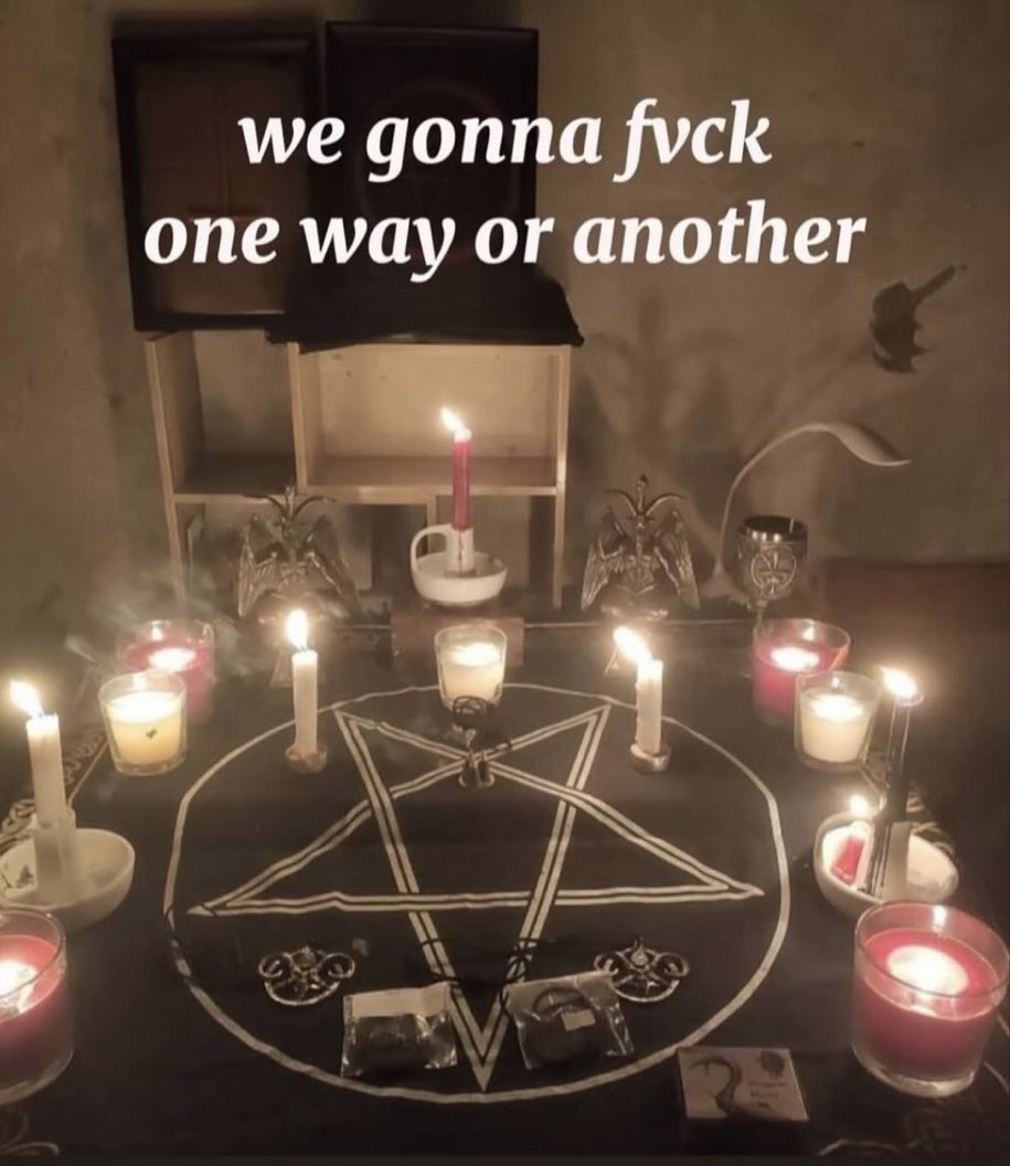 𝐭𝐡𝐞 𝐯𝐚𝐦𝐩𝐢𝐫𝐚 𝐬𝐡𝐨𝐰 🪦 (@horrorsthetics) on Twitter photo 