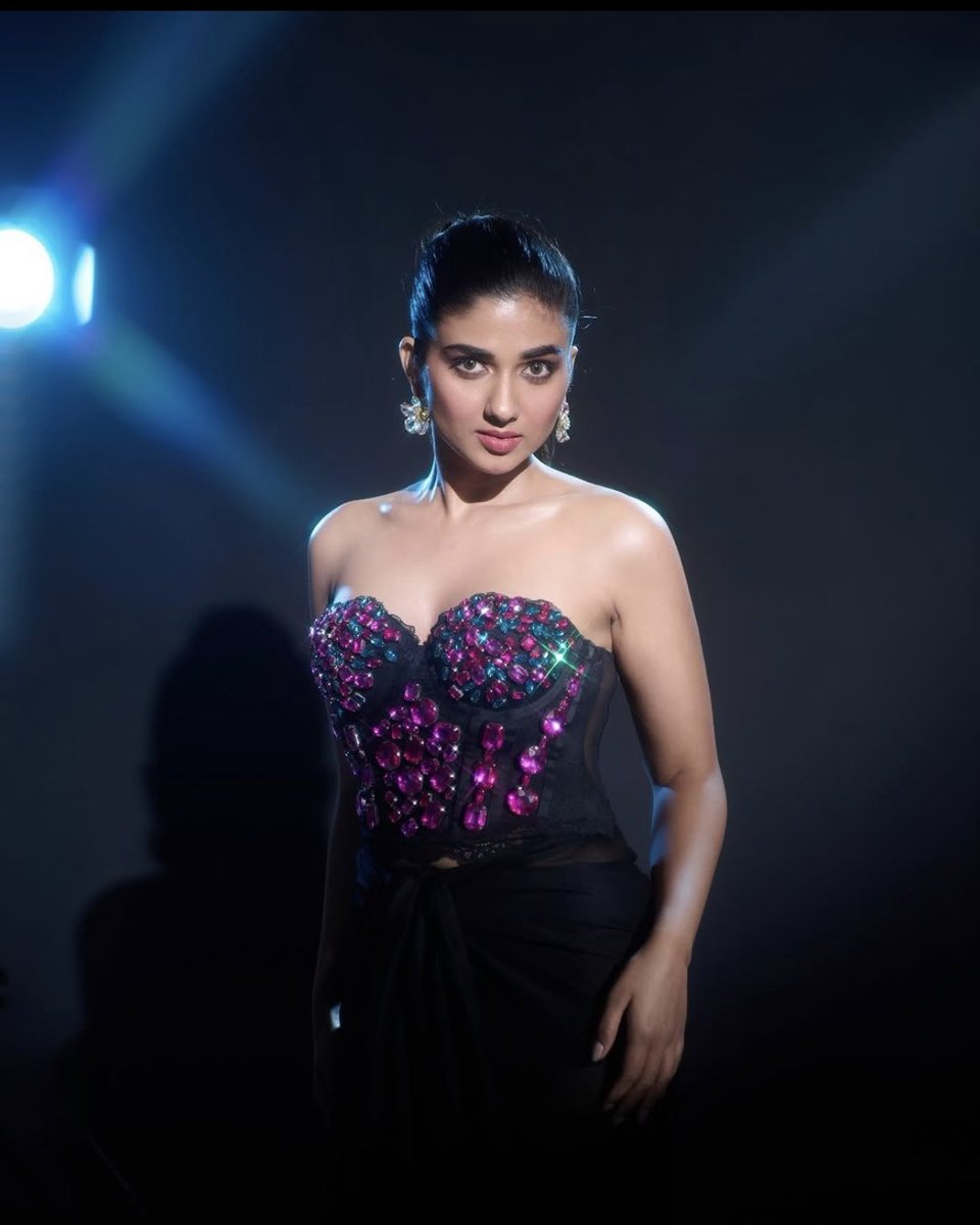 Pragya_Updates's tweet photo. Beautiful Pictures of Pragya Nagra Gorgeous Looks #PragyaNagra 😊
❤️ https://t.co/nkNHPIJjpW