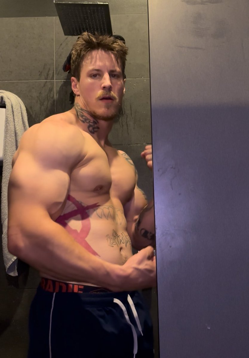 whileyoucum's tweet image. Buendi.