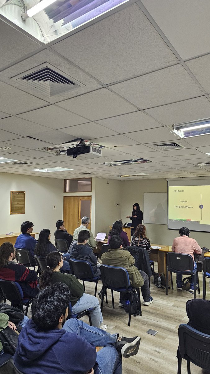 Astronomía UChile (@astrouchile) on Twitter photo 🤩¡Muchas felicidades, Aiswarya!
nuestra flamante egresada del programa de Magister en ciencias mención #astronomía proveniente de la India, quien acaba de defender su tésis en la que estudió la dinámica tras el colapso gravitacional en nubes moleculares con datos <a href="/ALMAObs_esp/">Observatorio ALMA📡</a> 🤩¡Muchas felicidades, Aiswarya!
nuestra flamante egresada del programa de Magister en ciencias mención #astronomía proveniente de la India, quien acaba de defender su tésis en la que estudió la dinámica tras el colapso gravitacional en nubes moleculares con datos <a href="/ALMAObs_esp/">Observatorio ALMA📡</a>