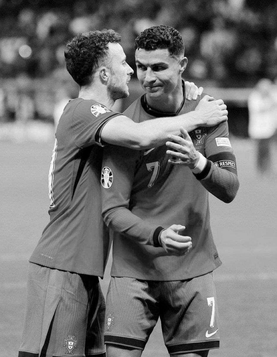 🚨 Cristiano Ronaldo en privado con la Familia de Diogo Jota (Esposa, Madre, Hijos) se comprometió a ayudarlos de por vida en todas sus necesidades!

<a href="/abolapt/">A BOLA</a>
