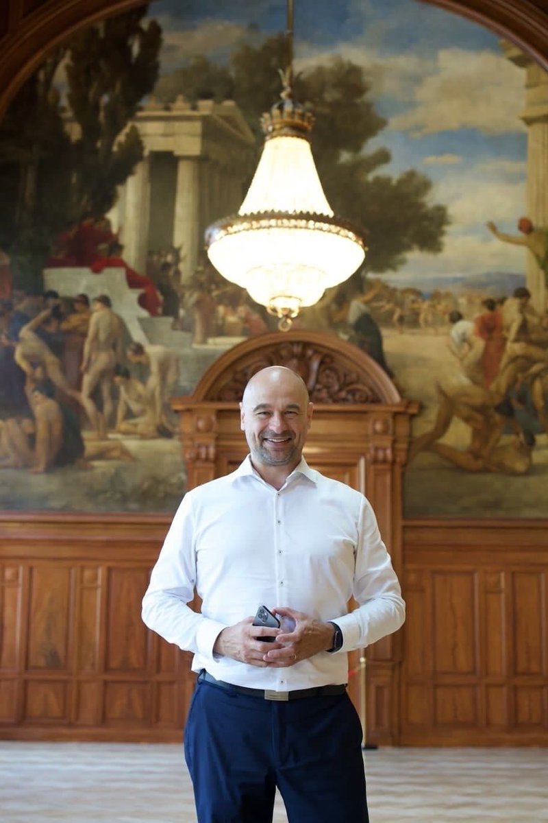 Mám radost. Fakt. A velkou! ♥️

Dostal jsem důvěru vést kandidátku hnutí ANO v Pardubickém kraji. Je to pro mě obrovská čest — a taky závazek vůči vám všem.

Moc dobře vím, kolik lidí je dnes ze způsobu řízení naší země touhle vládou zklamaných a znechucených. Kolik z vás říká,