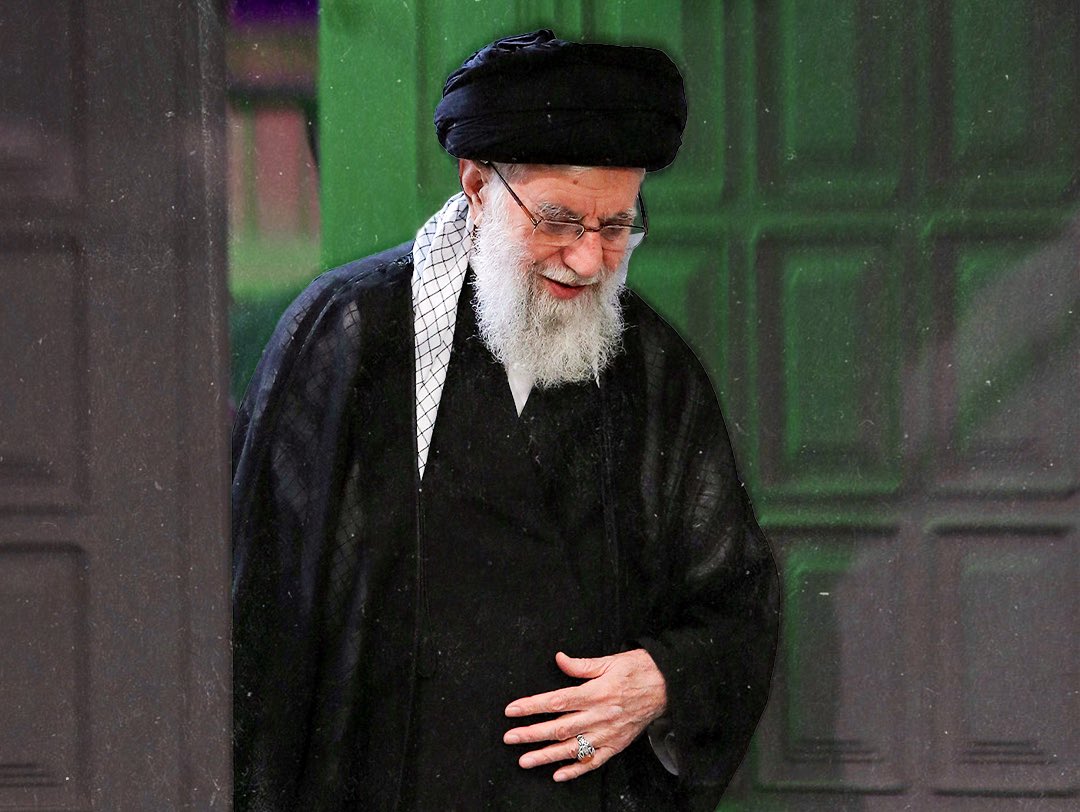 seyyedoona's tweet image. تو شب عاشورای سال ۶۱ هجری
یاران امام شمشیر کشیدن، بیعت کردن و
گفتن تا آخر باهاتیم یااباعبدالله…
ما هم امشب وسط این فتنهها دست رو قبضه
میذاریم و به رهبری میگیم: ای وارث عاشورا…
ما ترکناک یابنالحسین(ع)
«ای فرزند حسین(ع) ما تو را تنها نمیگذاریم»
رد شمشیر ما، از بیعت امشب شروع…