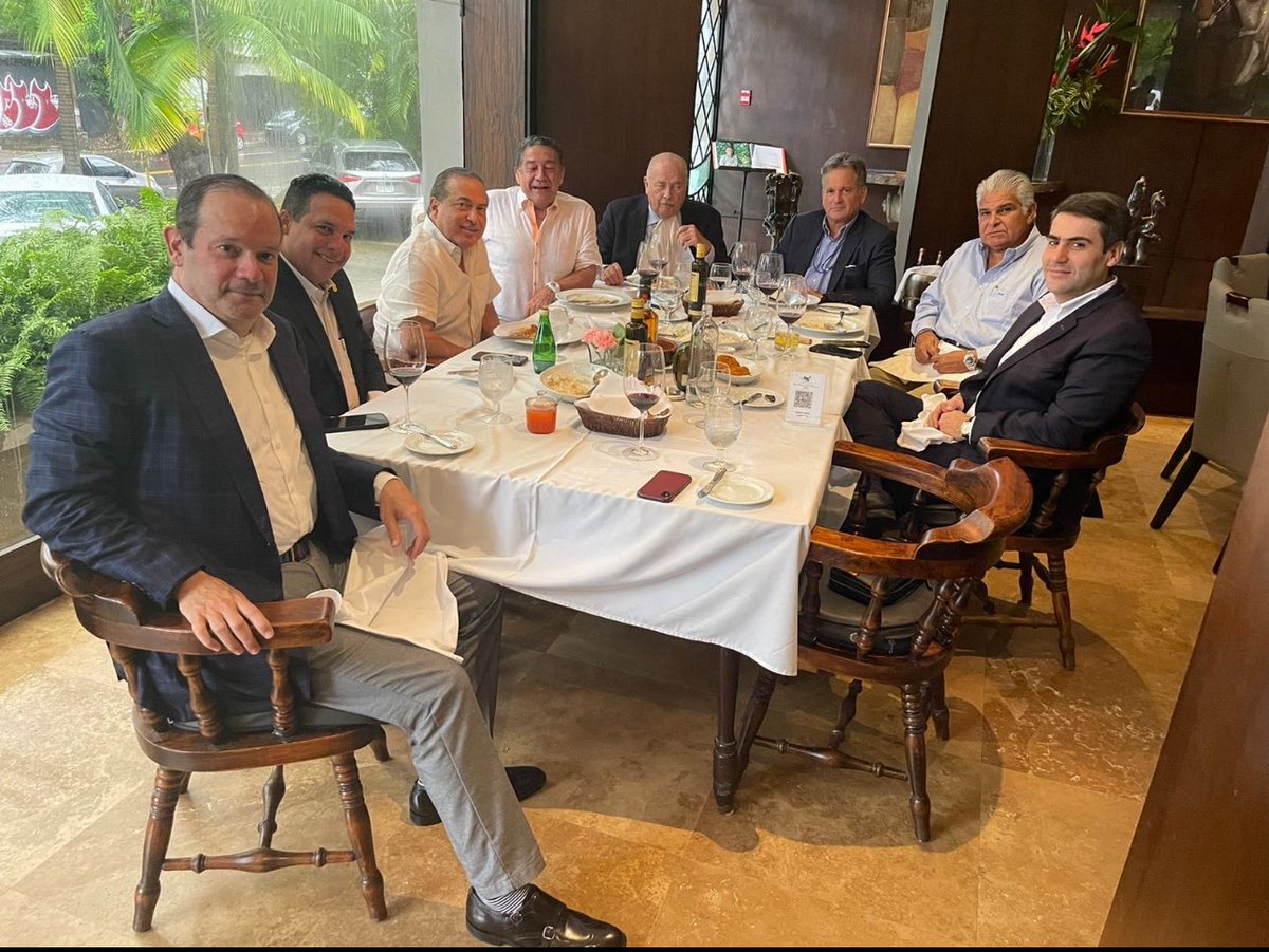 Decía Harry Brown, que "El ganador no está en la papeleta"
, pero estos venían comiendo juntos hace rato.