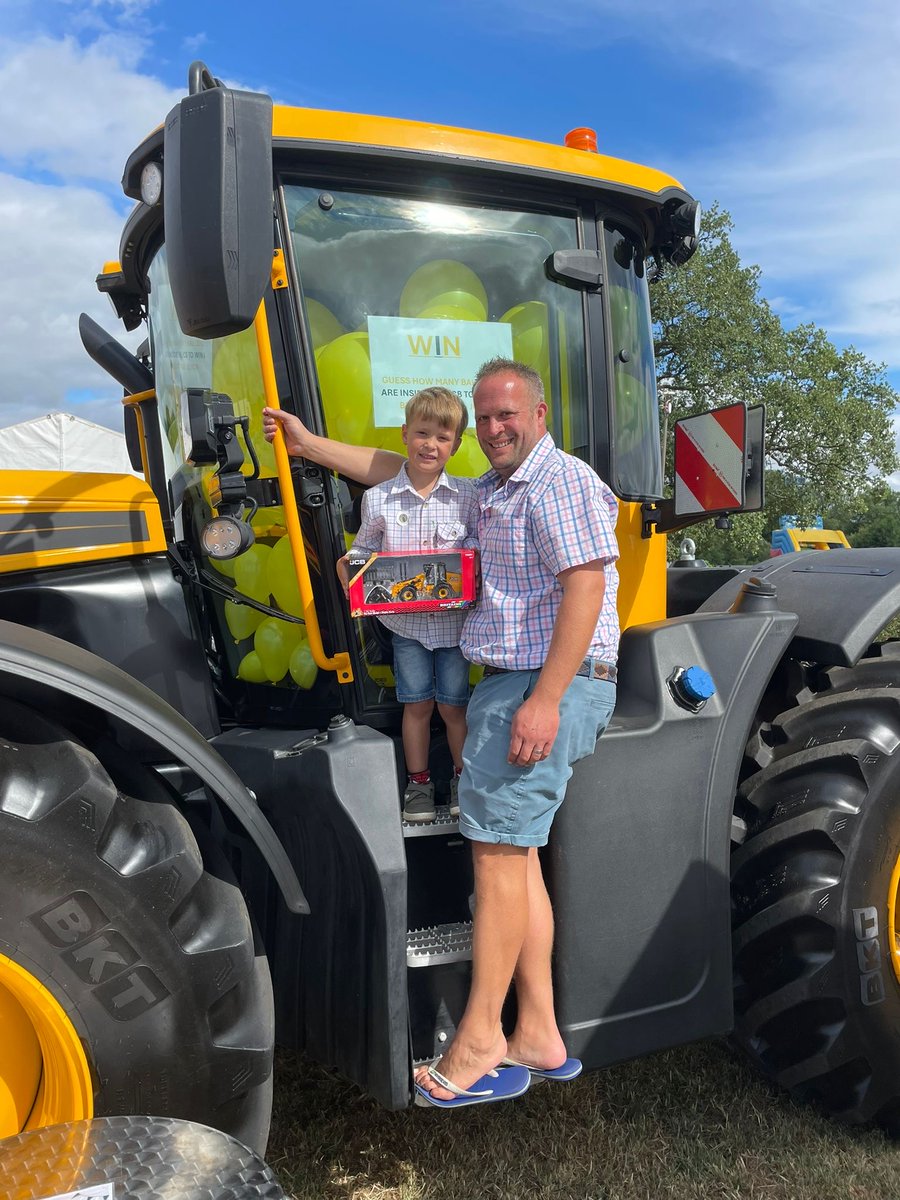 We had a great time at the Hanbury Countryside Show today, thanks for everyone who visited our stand. Matt and Clive are pictured receiving second prize in the best trade stand competition. 🥈 
Well done to Alfie who won the guess the number of balloons competition. 🎈