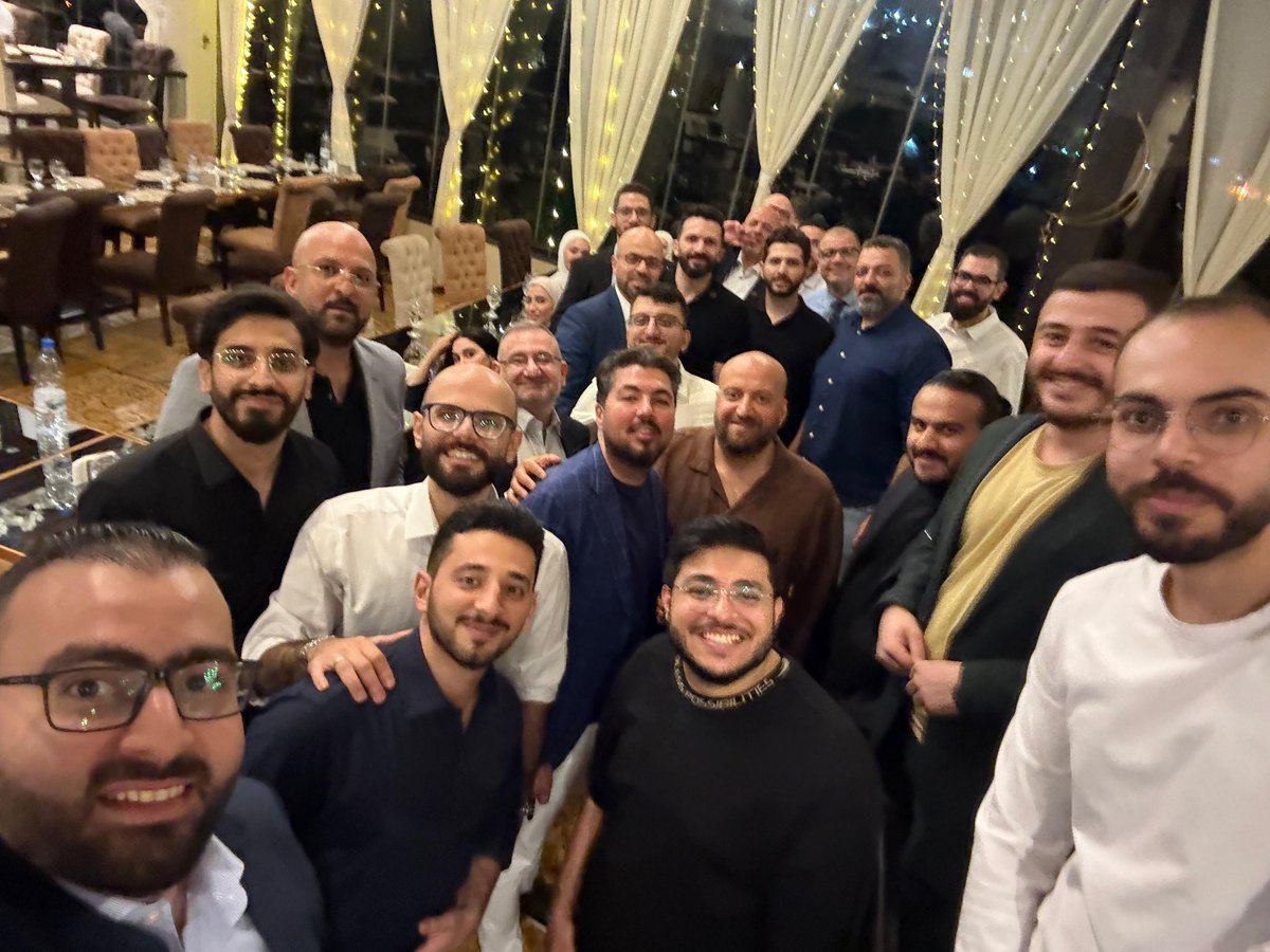 G4 | عبدالغفور (@_desg4) on Twitter photo سعيد بحضور مأدبة عشاء بدعوة من معالي وزير الاعلام السوري السيد د. حمزة المصطفى <a href="/HmzhMo/">Hamzah Almustafa</a> لفريق العمل. 💚🇸🇾
#هوية_تجمعنا سعيد بحضور مأدبة عشاء بدعوة من معالي وزير الاعلام السوري السيد د. حمزة المصطفى <a href="/HmzhMo/">Hamzah Almustafa</a> لفريق العمل. 💚🇸🇾
#هوية_تجمعنا