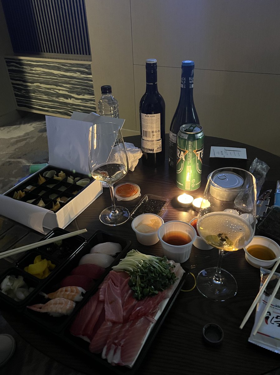 오늘 간만의 스페셜이벤트는 못해줬지만..둘만의 행복한 시간도 넘 좋아~ ^^ 오빠가 다음엔 더 노력해주마~ ㅋㅋ #마사지초대불발 #다음에