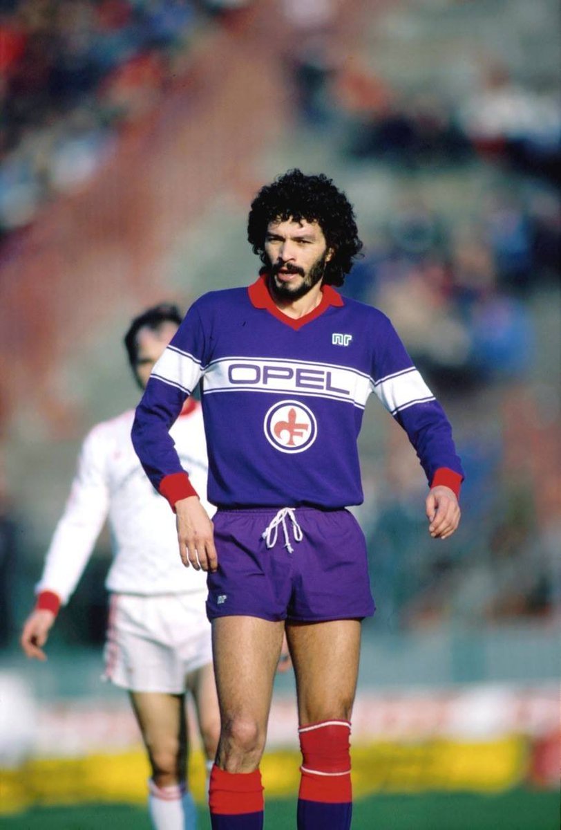 ultras_antifaa's tweet image. In 1984, Sòcrates spoke in front of 1.5 million people at a political rally. The crowd cheered as he said that if congress passed a constitutional amendment to re-establish free elections, he would turn down an offer to play in Italy and stay in Brazil. The vote did not get…